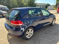 Gebraucht VW Golf VII Match 105 PS (77 kW) 2012 Blau Limousine