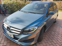 Gebraucht Mercedes B180 122 PS (89 kW) 2015 Blau Van / Kleinbus
