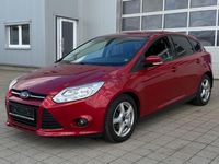 Gebraucht Ford Focus Trend 125 PS (91 kW) 2014 Rot Limousine