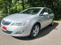 Gebraucht Opel Astra 101 PS (74 kW) 2011 Silber Kombi