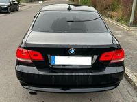 Gebraucht BMW 320 171 PS (125 kW) 2008 Schwarz Coupé