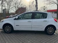 Gebraucht Renault Clio II Dynamique 75 PS (55 kW) 2009 Weiß Limousine