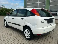 Usado Ford Focus 74 CV (54 kW) 2001 Blanco Berlina