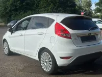 Gebraucht Ford Fiesta Titanium 82 PS (60 kW) 2009 Weiß Limousine