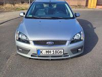 Gebraucht Ford Focus Trend 101 PS (74 kW) 2005 Grau Limousine