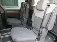 Second-hand VW Multivan Style 150 CP (110 kW) 2025 Alb Monovolum