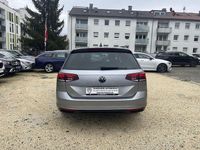 Gebraucht VW Passat 150 PS (110 kW) 2022 Pyrit silber Kombi
