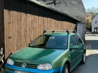 Second-hand VW Golf IV 101 CP (74 kW) 2002 Verde Berlinǎ