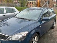 Usado Kia Ceed 90 HP (66 kW) 2010 Azul Citadino