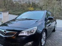 Gebraucht Opel Astra 140 PS (102 kW) 2012 Schwarz Kombi