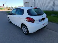Gebraucht Peugeot 208 Style 99 PS (72 kW) 2017 Weiß Kleinwagen