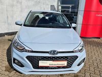 gebraucht Hyundai i20 Select Active 1.2L 84 PS