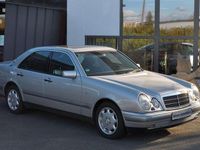Gebraucht Mercedes E280 Elegance 204 PS (150 kW) 1999 Silber Limousine