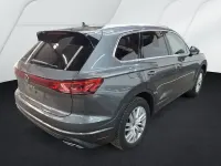 Gebraucht VW Touareg Elegance 231 PS (169 kW) 2025 Siliziumgrau metallic SUV