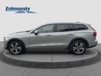 Gebraucht Volvo V60 CC Plus 197 PS (144 kW) 2023 Vapour grey (grau) Kombi