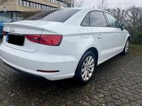 Gebraucht Audi A3 Attraction 110 PS (80 kW) 2016 Weiß Limousine