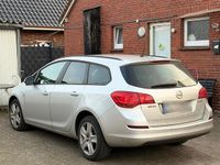 Gebraucht Opel Astra 101 PS (74 kW) 2011 Silber Kombi