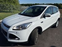 Gebraucht Ford Kuga Titanium 150 PS (110 kW) 2016 Weiß SUV