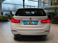 Gebraucht BMW 330 Luxury Line 258 PS (189 kW) 2018 Alpinweiss iii Kombi