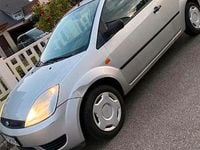 Gebraucht Ford Fiesta 69 PS (50 kW) 2005 Silber Kleinwagen