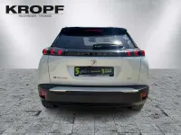 Gebraucht Peugeot e-2008 GT 100 kW (136 PS) 2022 Perlmutt weiß SUV