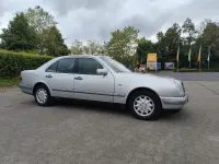Używany Mercedes E200 Elegance 136 KM (100 kW) 1999 Srebrny Sedan/Limuzyna