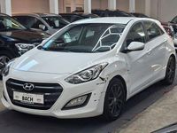 Gebraucht Hyundai i30 Trend 101 PS (74 kW) 2016 Weiß Limousine