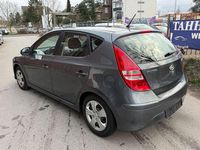 Gebraucht Hyundai i30 Edition 109 PS (80 kW) 2011 Grau Limousine