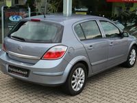 Gebraucht Opel Astra Enjoy 105 PS (77 kW) 2004 Silber metallic Limousine