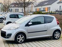 Gebraucht Peugeot 107 68 PS (50 kW) 2013 Silber Kleinwagen
