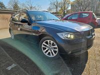 Gebraucht BMW 320 177 PS (130 kW) 2008 Blau Kombi