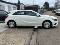 Gebraucht Mercedes A180 122 PS (89 kW) 2015 Weiß Limousine