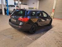 Second-hand Opel Astra 110 CP (80 kW) 2012 Negru Break