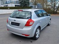 Gebraucht Kia Ceed 116 PS (85 kW) 2011 Silber Kleinwagen
