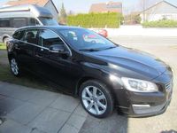 Gebraucht Volvo V60 Momentum 190 PS (139 kW) 2016 Onyx black / metallic Kombi