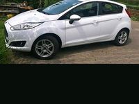 Gebraucht Ford Fiesta 80 PS (58 kW) 2014 Weiß Kleinwagen