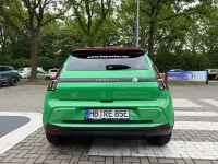 Gebraucht Renault R5 Komfort 110 kW (150 PS) 2024 Popgreen / blackpearlschwar Kleinwagen