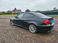 Gebraucht BMW 320 186 PS (136 kW) 2010 Schwarz Limousine