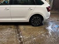 Gebraucht Skoda Rapid 90 PS (66 kW) 2014 Weiß Kleinwagen