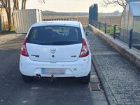 Gebraucht Dacia Sandero 75 PS (55 kW) 2009 Weiß Kleinwagen