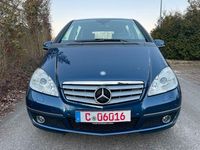 Gebraucht Mercedes A180 116 PS (85 kW) 2011 Blau Limousine