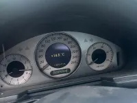 Usado Mercedes E220 150 CV (110 kW) 2004 Plateado Familiar