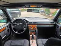 Gebraucht Mercedes 250 90 PS (66 kW) 1993 Grau Kombi