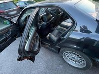 Gebraucht BMW 728 Shadowline 193 PS (141 kW) 1999 Schwarz Limousine