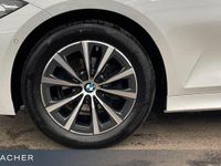Gebraucht BMW 320 190 PS (139 kW) 2023 Weiß Limousine