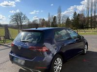 Gebraucht VW Golf VII Highline 125 PS (91 kW) 2017 Blau Kleinwagen