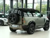 Gebraucht Land Rover Defender 301 PS (221 kW) 2021 Pangea green SUV