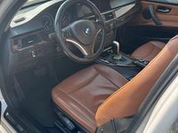 Gebraucht BMW 325 204 PS (150 kW) 2010 Weiß Limousine
