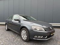 Gebraucht VW Passat 105 PS (77 kW) 2012 Grau Limousine