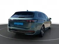 Gebraucht VW Passat Elegance 150 PS (110 kW) 2024 Grün Kombi